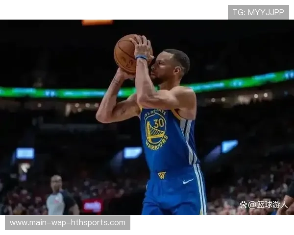 库里无球跑动威力放大，对手防线承压