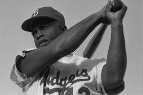 华体会体育网站入口-NBA历史最佳球员：乔丹、詹姆斯谁是GOAT？他们的职业生涯有何亮点？